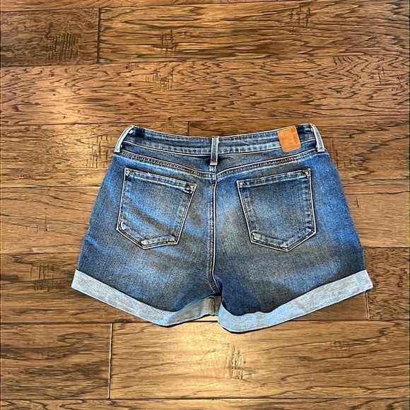 Level 99 3 1/2” Inseam Cuffed High Rise Shorts Size 29 - Picture 2 of 16